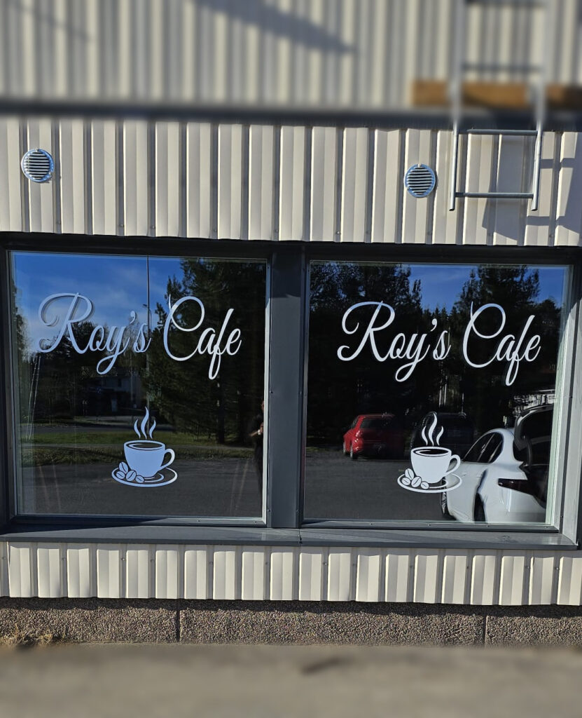 Ikkunateippaus Rays Cafe